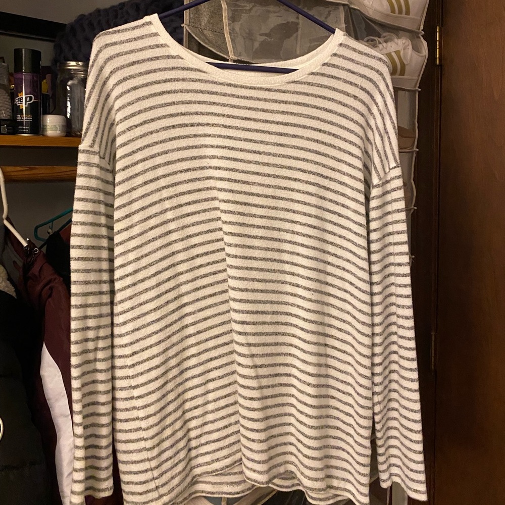Light weight sweater and very soft!